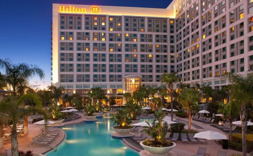 hilton_Orlando_exterior_lg_pool-evening hilton_Orlando_exterior_lg_pool-evening